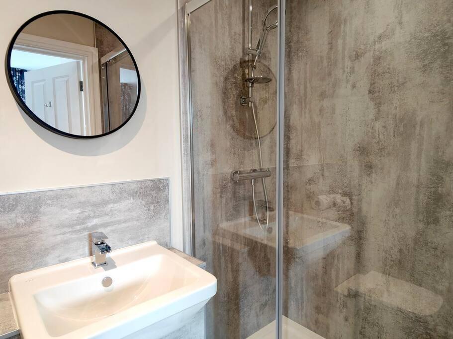 Carvetii - Anne House Room 2 - Dbl Bed First Floor En-Suite كارلايل المظهر الخارجي الصورة